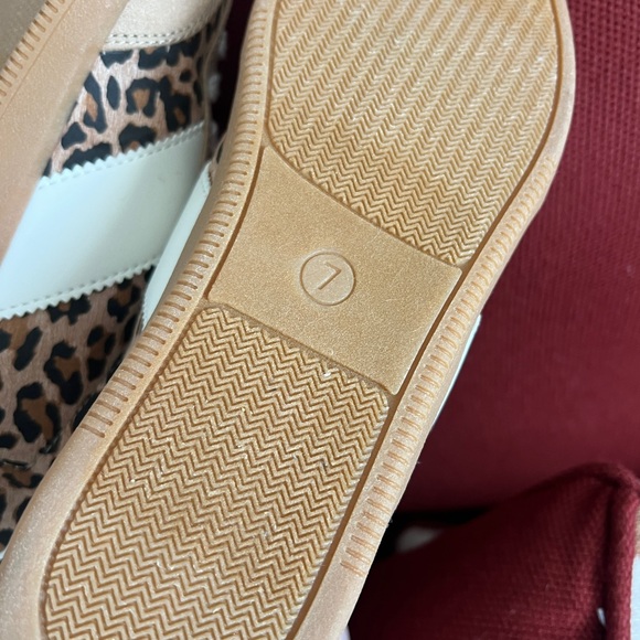 Leopard Print Women's Sneakers - Picture 3 of 4